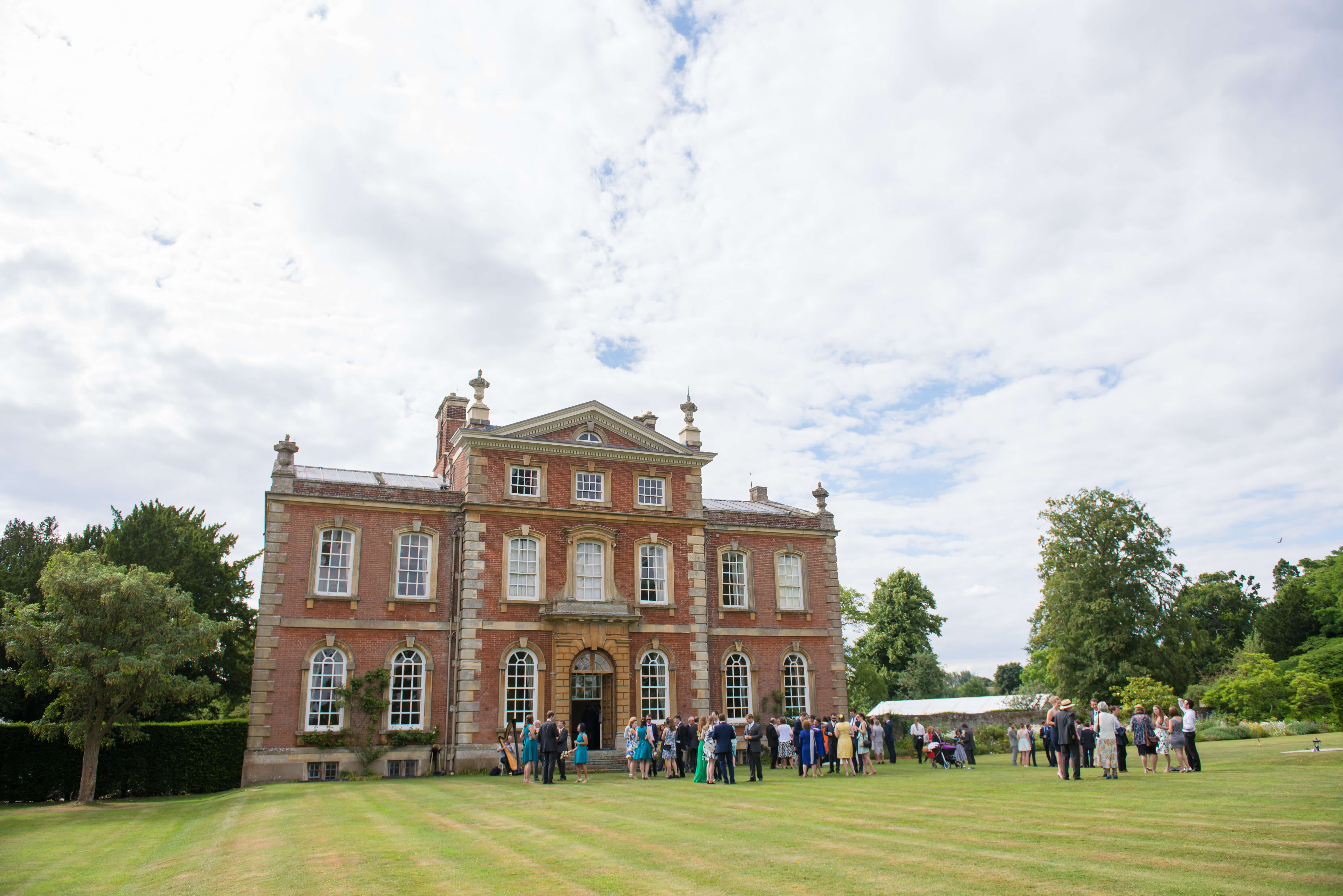 A photograph of Kingston Bagpuize House wedding venue in Oxfordshire